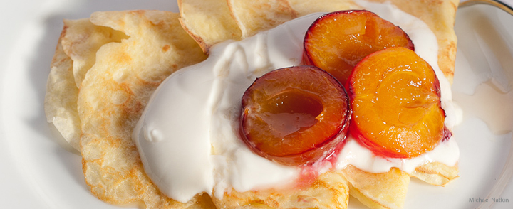 crepes with plums and yogurt